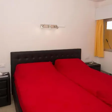Apartment Mit Balkon Und Direktem Meerblick